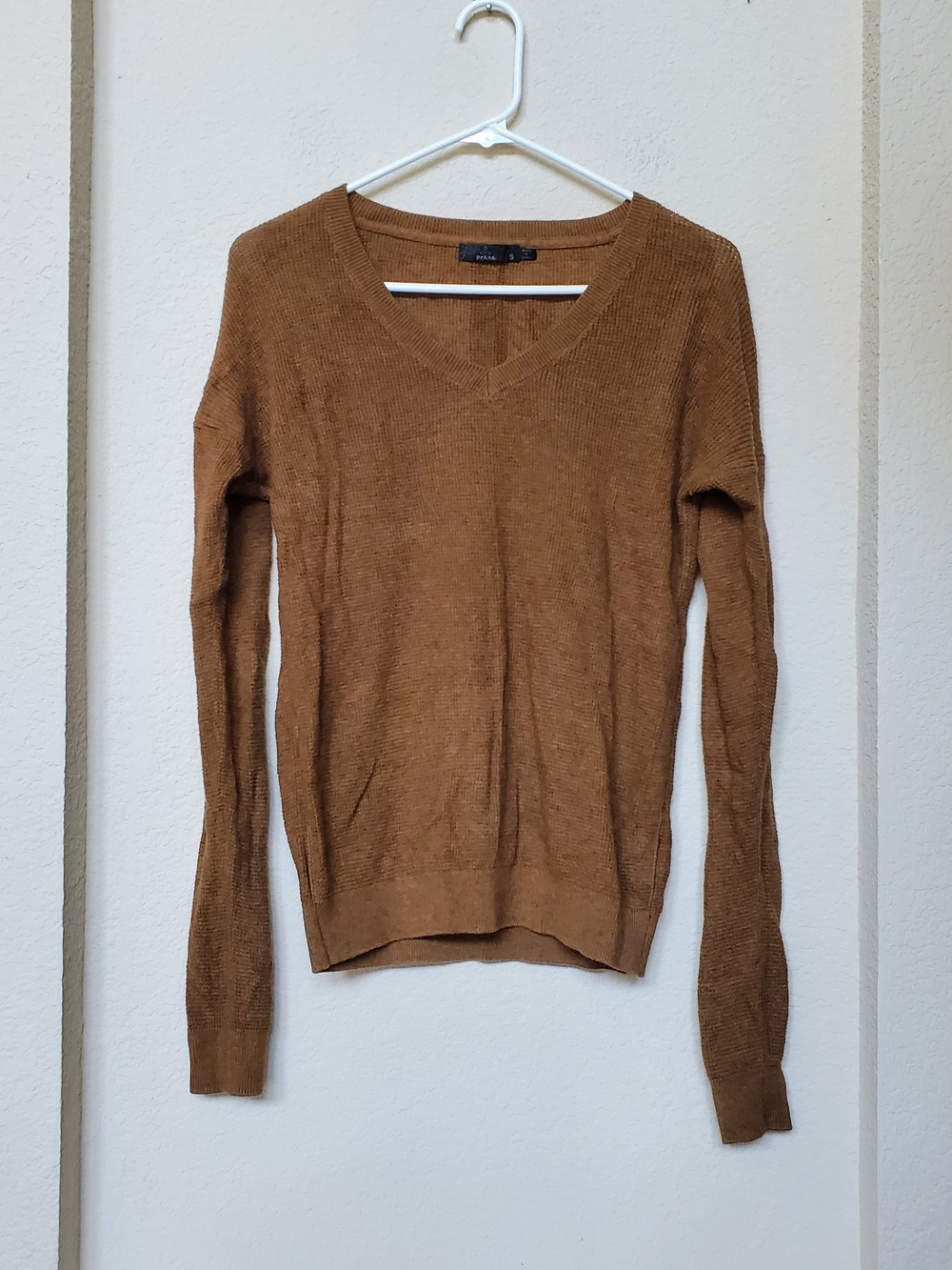 Prana Women's V-Neck Sweater in Caramel Brown.   Size Small
